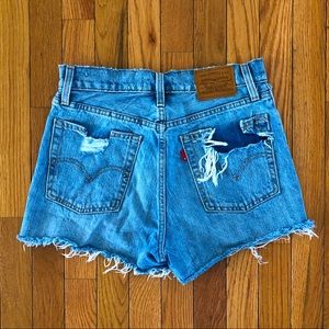 Levi’s Distressed high waist wedgie shorts 27